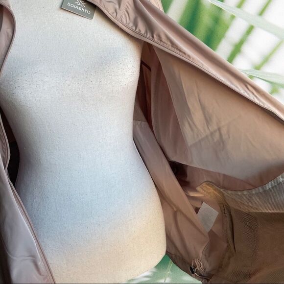 SOIA & KYO plus-size, lightweight pale pink/ beige windbreaker type jacket - Picture 7 of 11